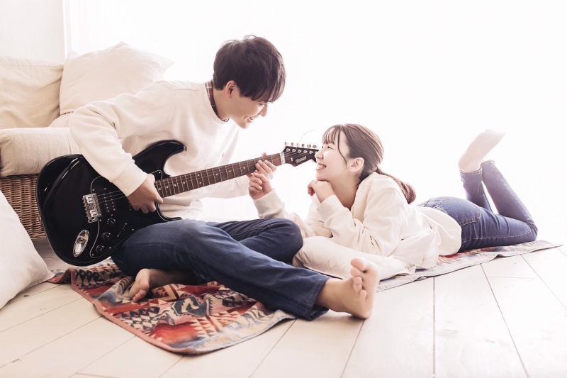 ギターを使ってカジュアル撮影