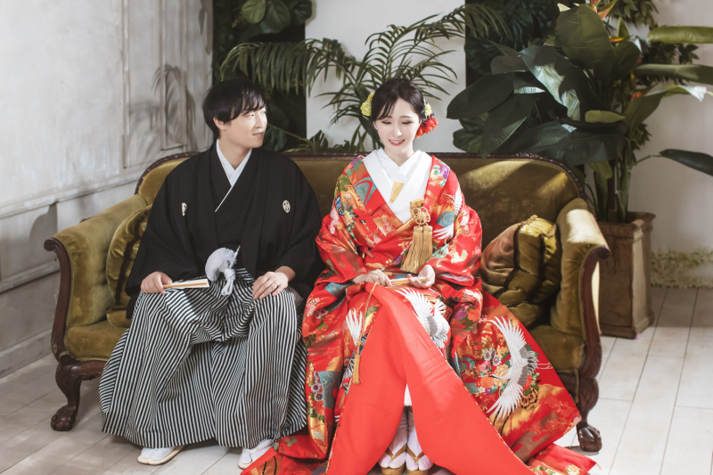 ソファーに座って基本ショットから