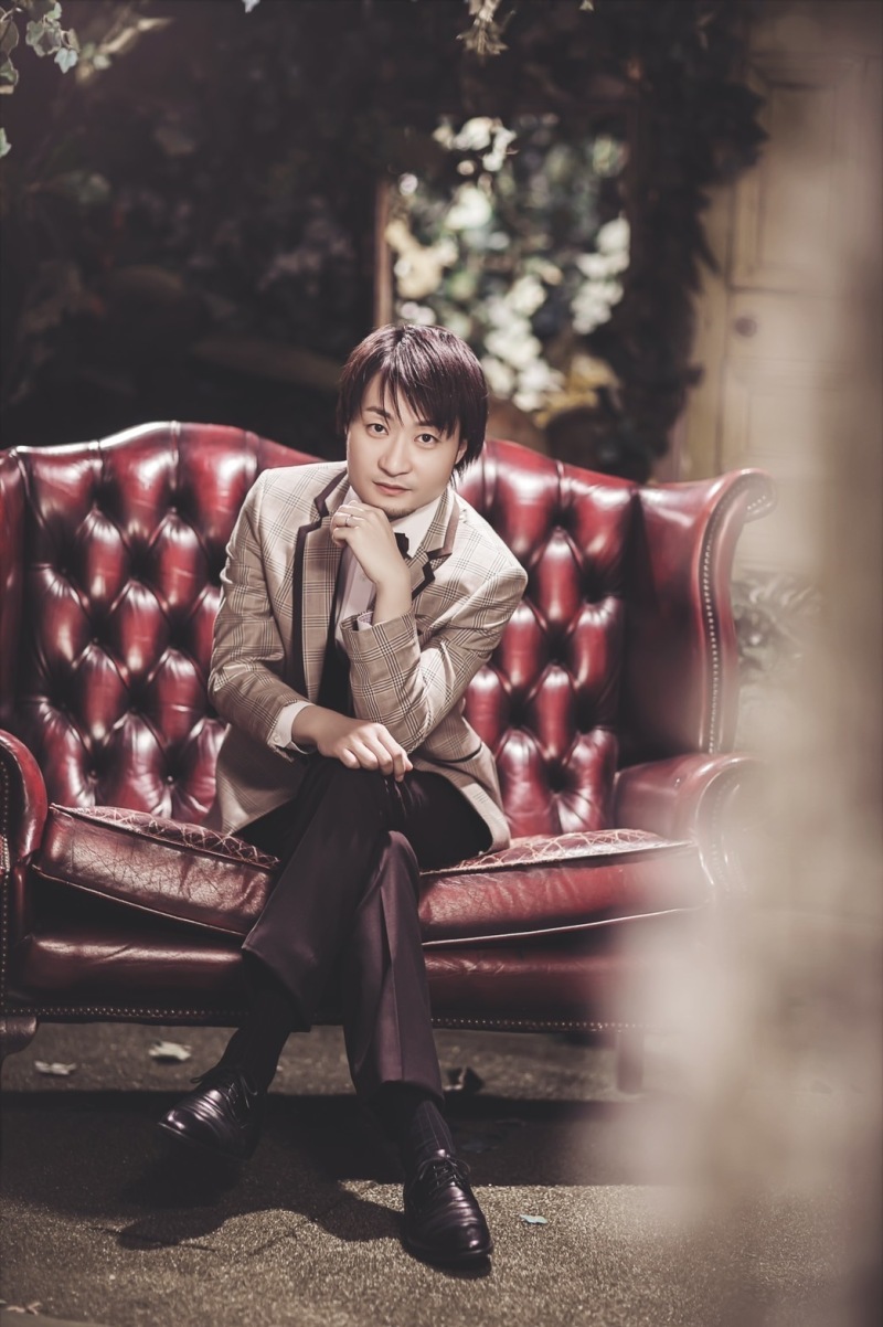 ソファーに座ってカッコよく！