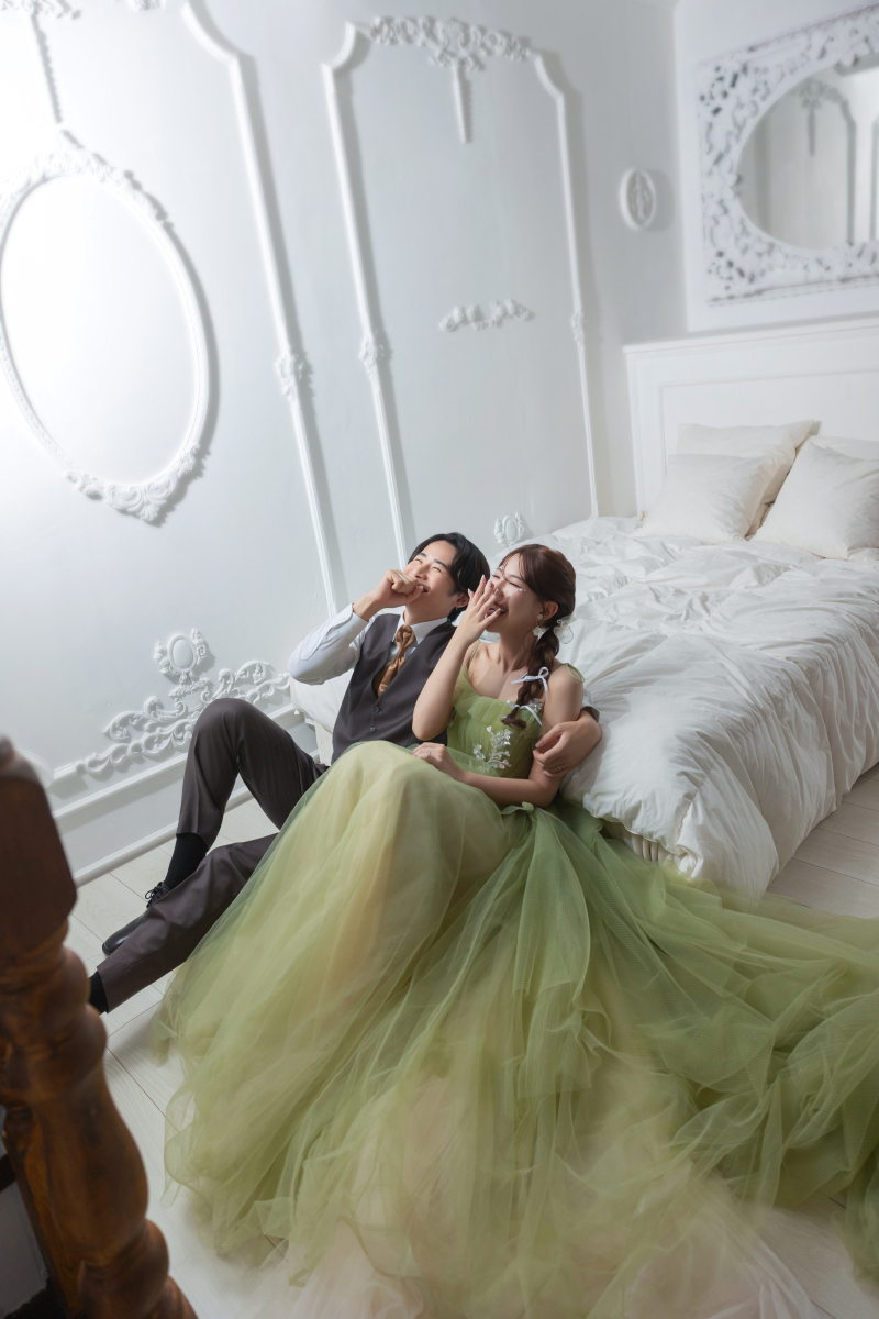 ベッドに寄りかかるショット♪