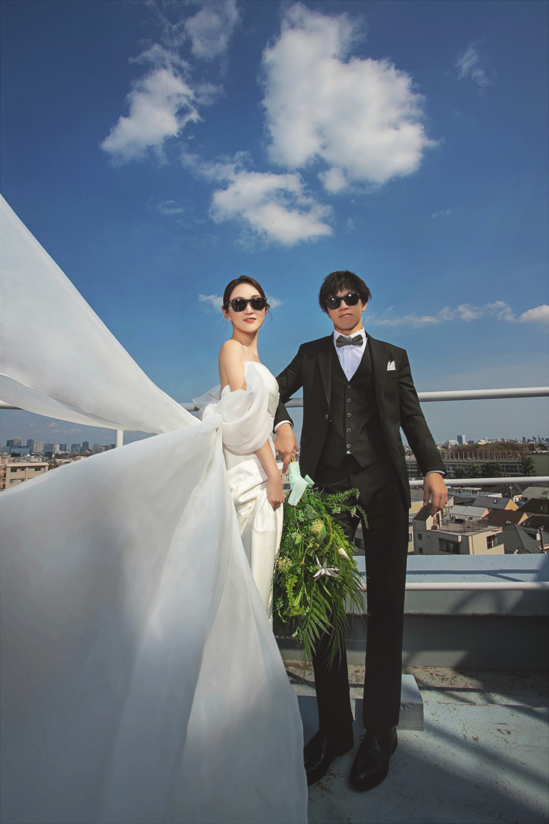 サングラスをかけて