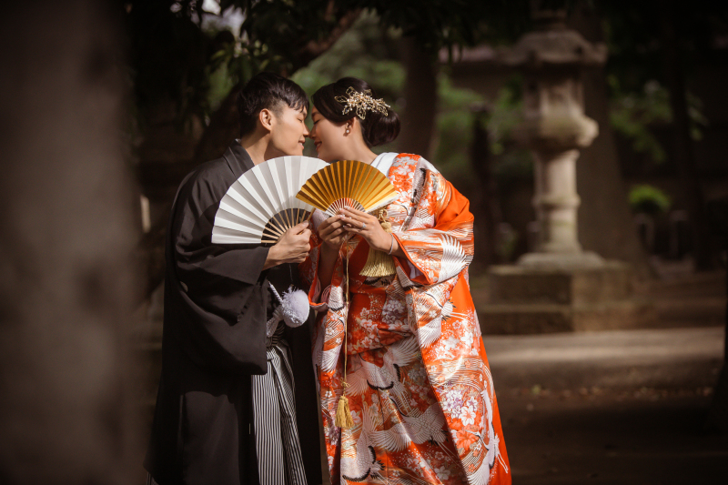 扇子でお顔を隠しながら・・・♡