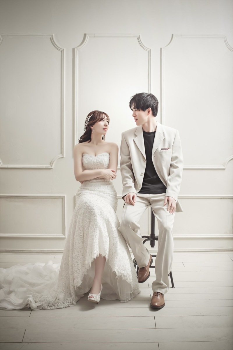 シンプルに座って