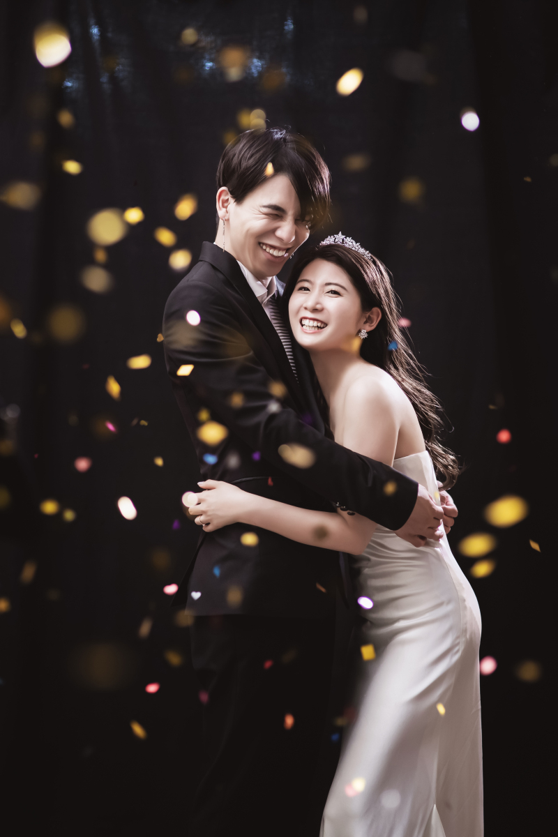 スタジオに到着し、コンフェッティ撮影！