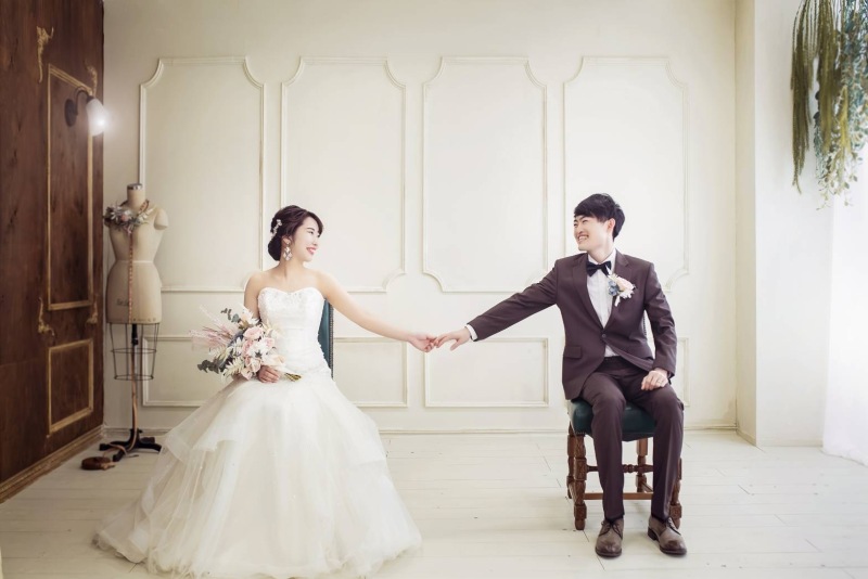 二人で手を繋いで