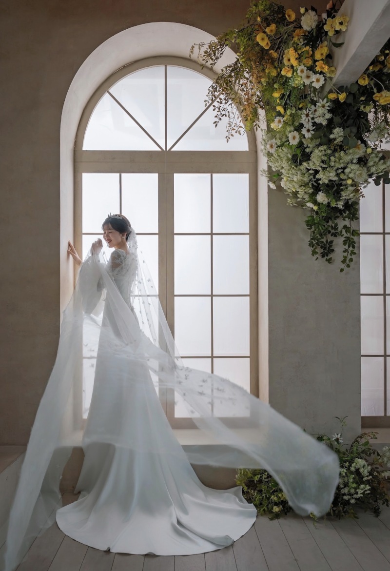 ベールが舞う花嫁姿