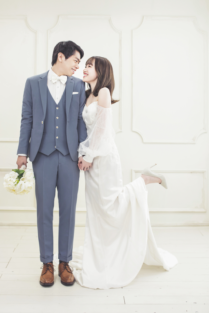 可愛く足を上げて♪