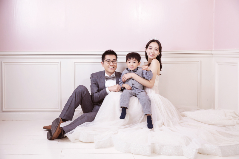 ドレスを広げて座って♪