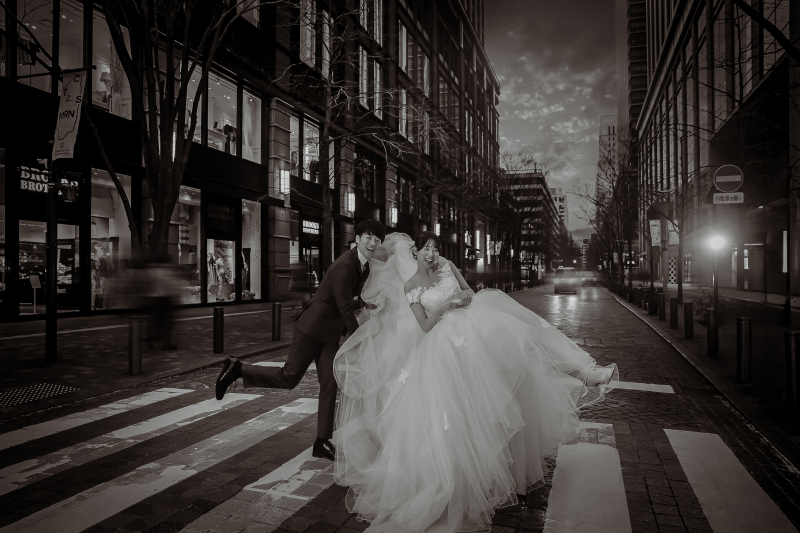 横断歩道を渡りながら