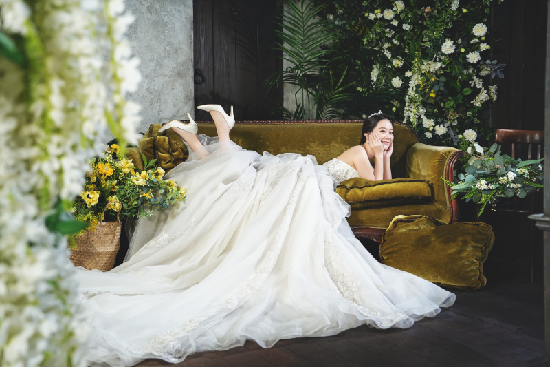 ソファーに寝っ転がって♡