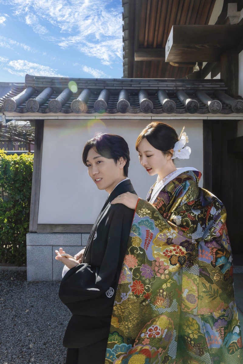 肩に添えるやさしい手