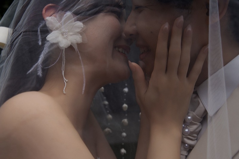 ベール越しの微笑み