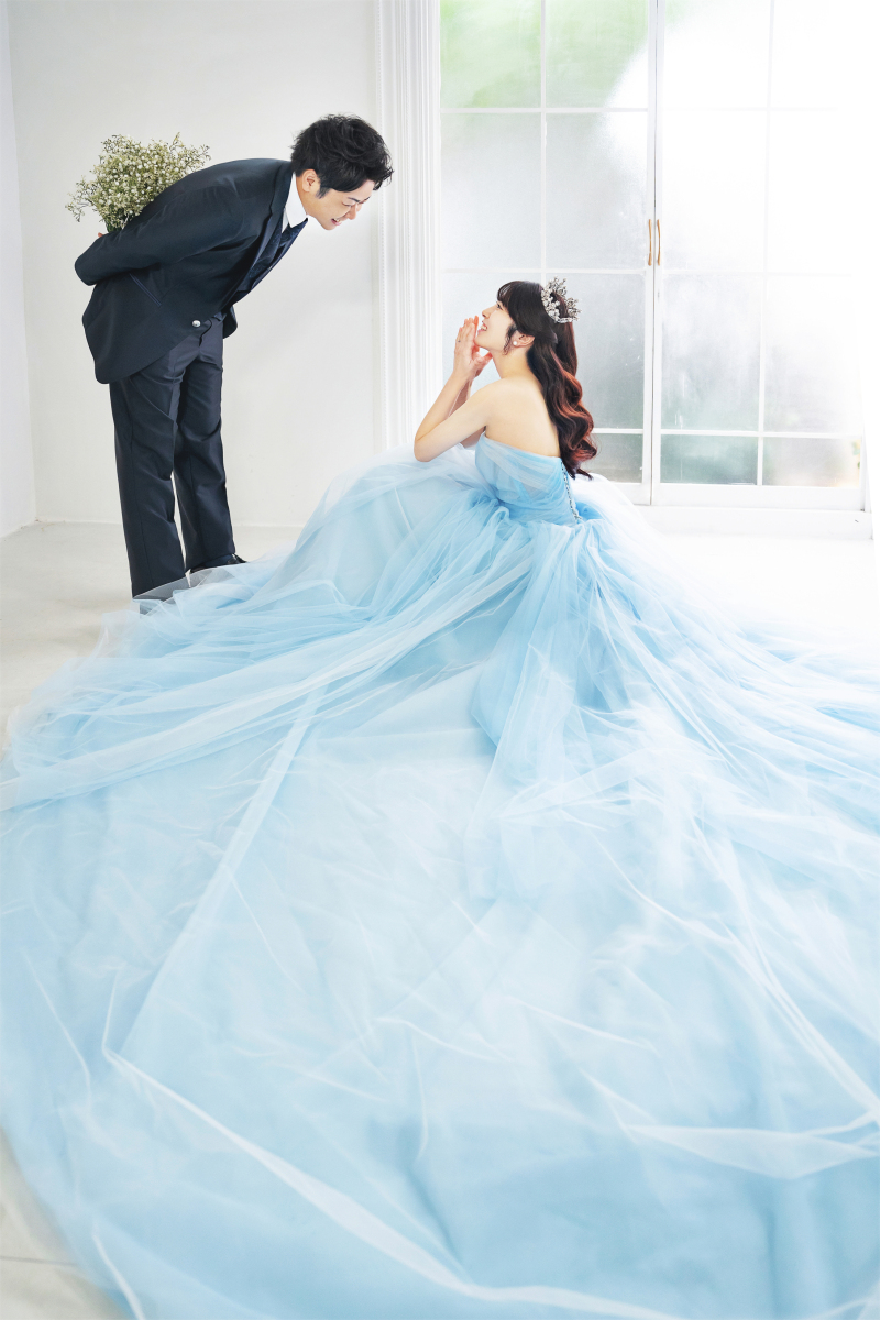 ブルーのふわふわドレス