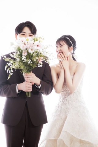 ドレス２着・ウェディングスーツ１着