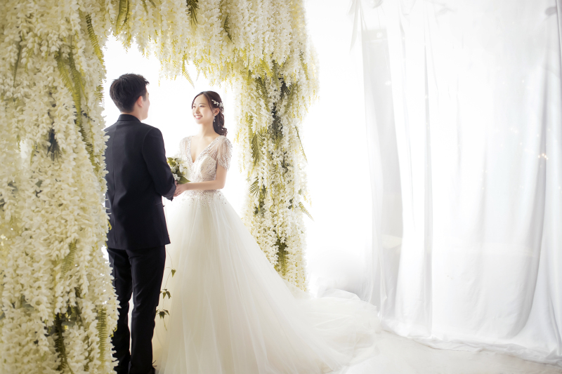 白いお花に囲まれて