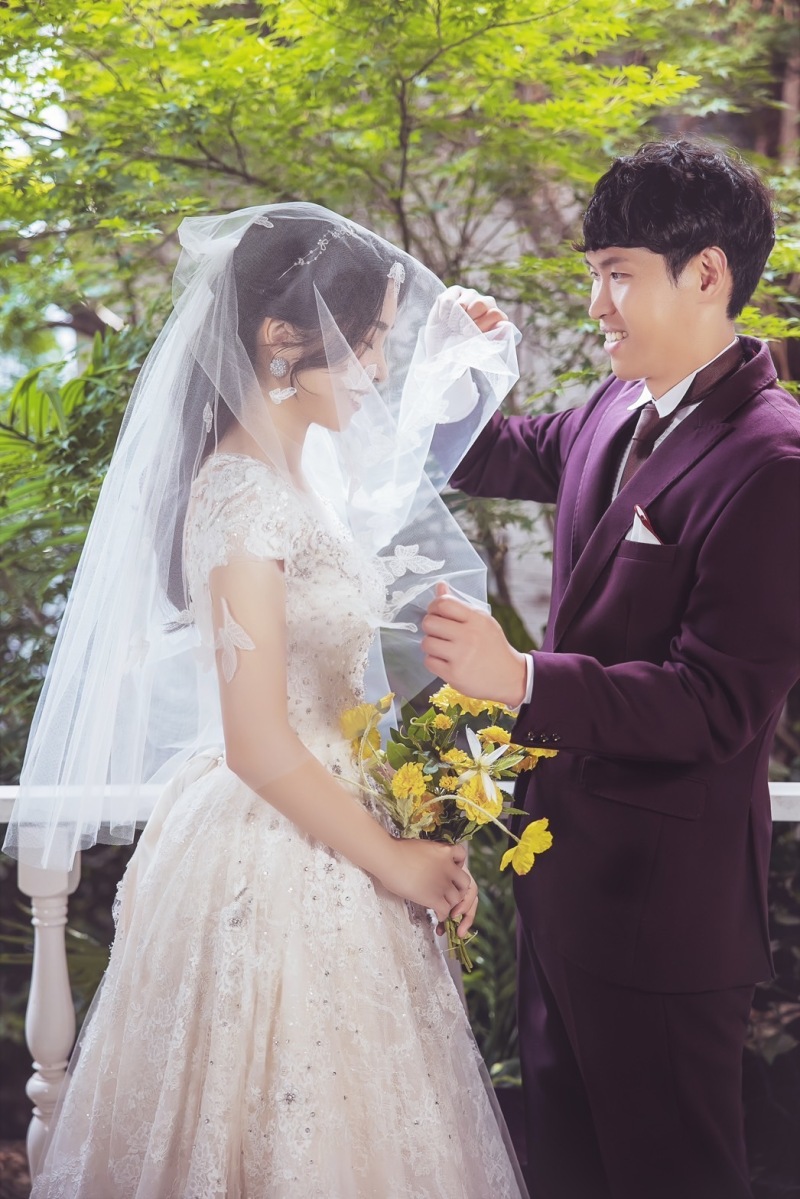 ベールをめくりながら・・・♡