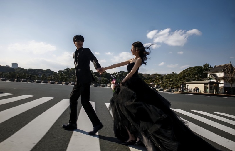 手をつないで軽やかに