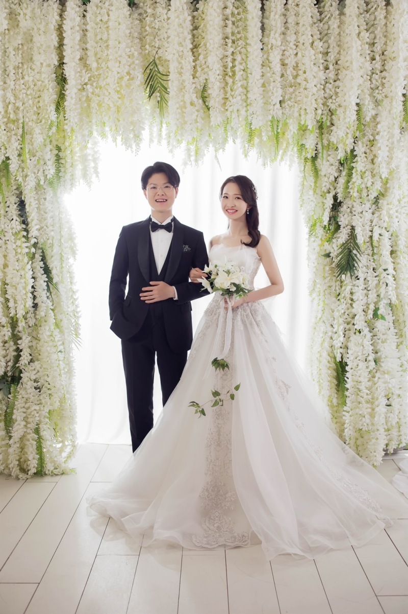 スタジオでドレス撮影