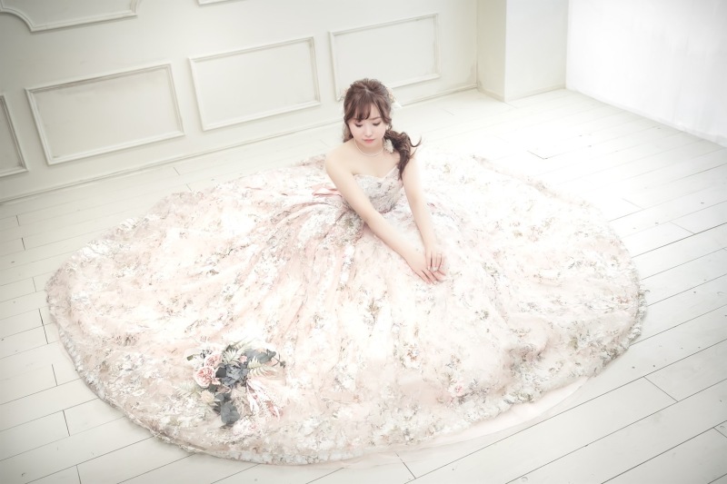 ドレスを広げて