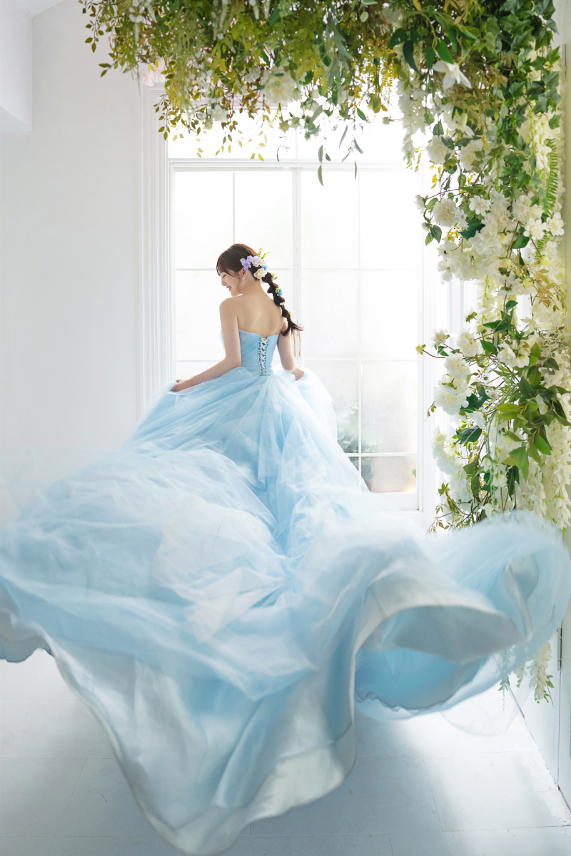 ふわっとなびくドレスに♡