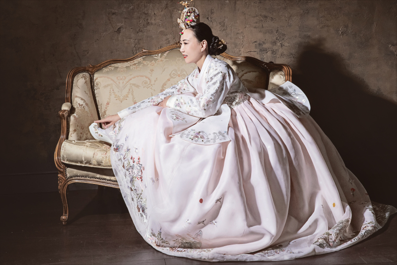 ソファーに座って♪