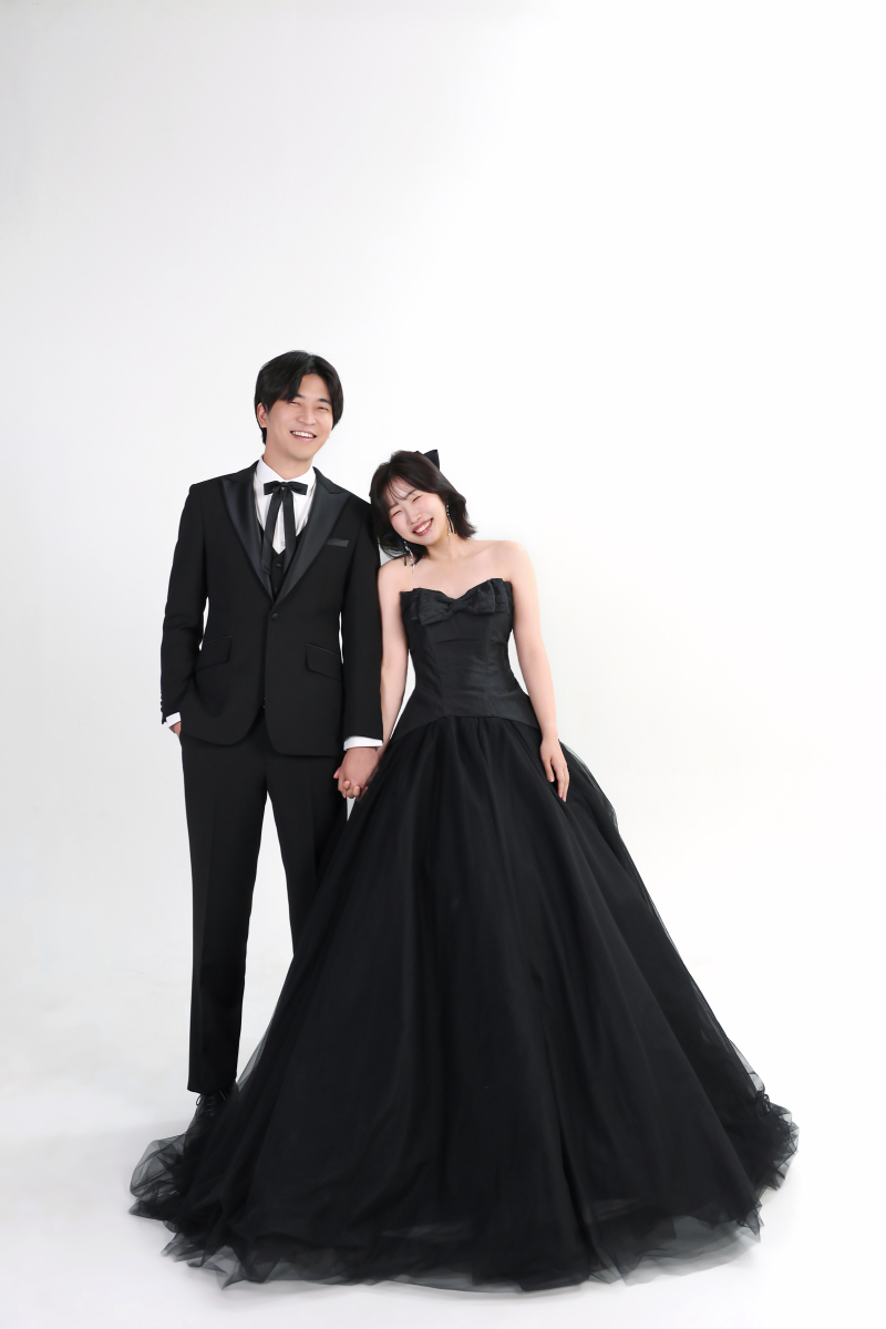 黒タキシード&times;黒ドレス