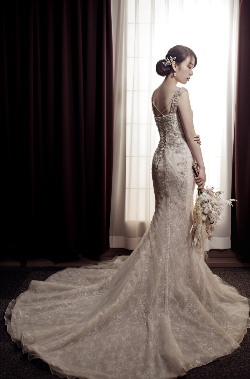 ドレスを広げて