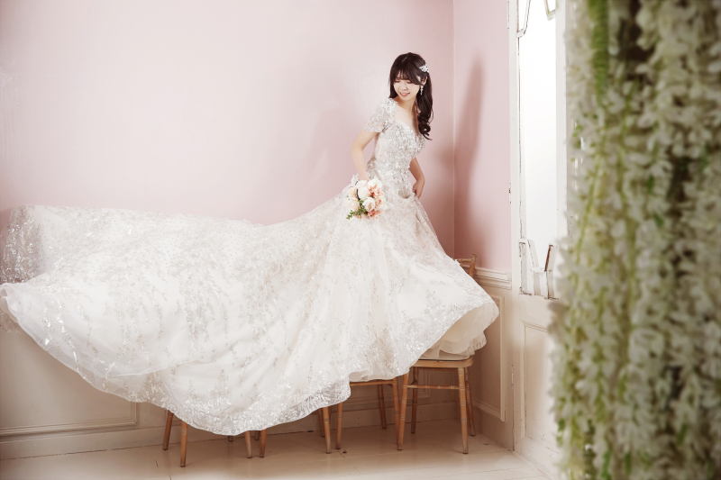 ドレスをなびかせて♬