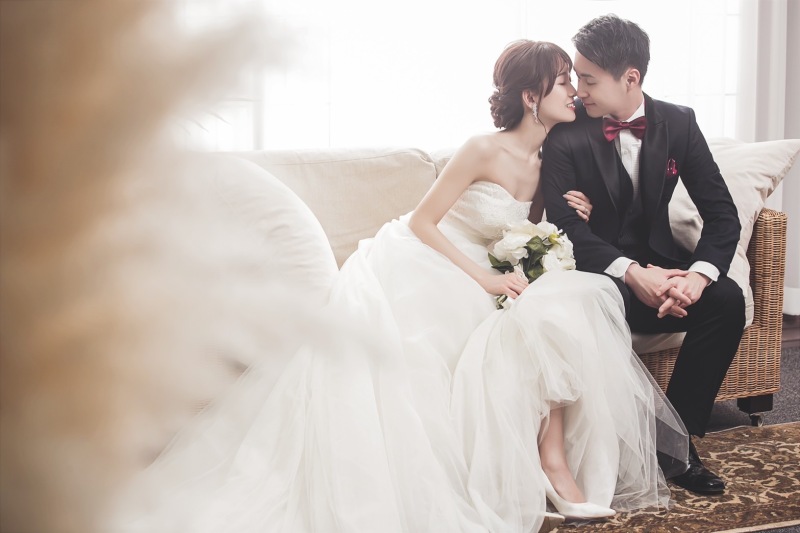 ソファーに座りながら♡