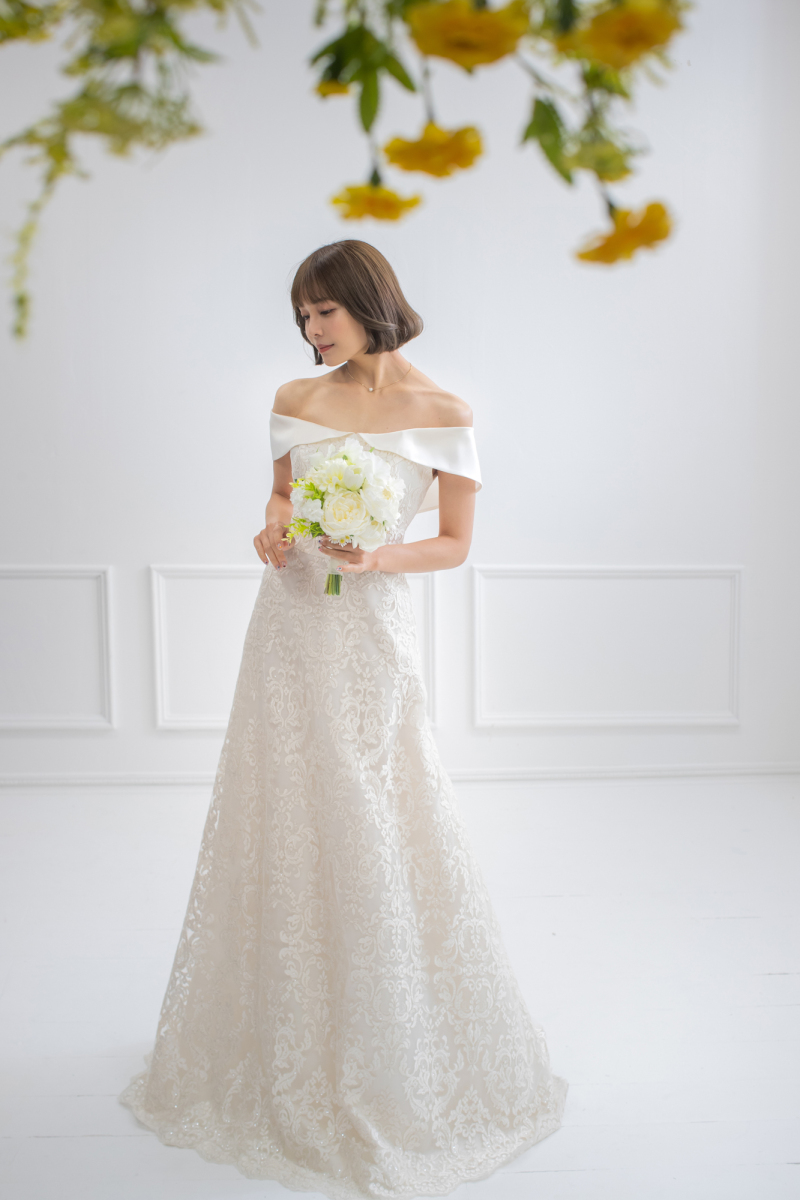 ②衣装試着当日、気になるドレスをご試着いただきます