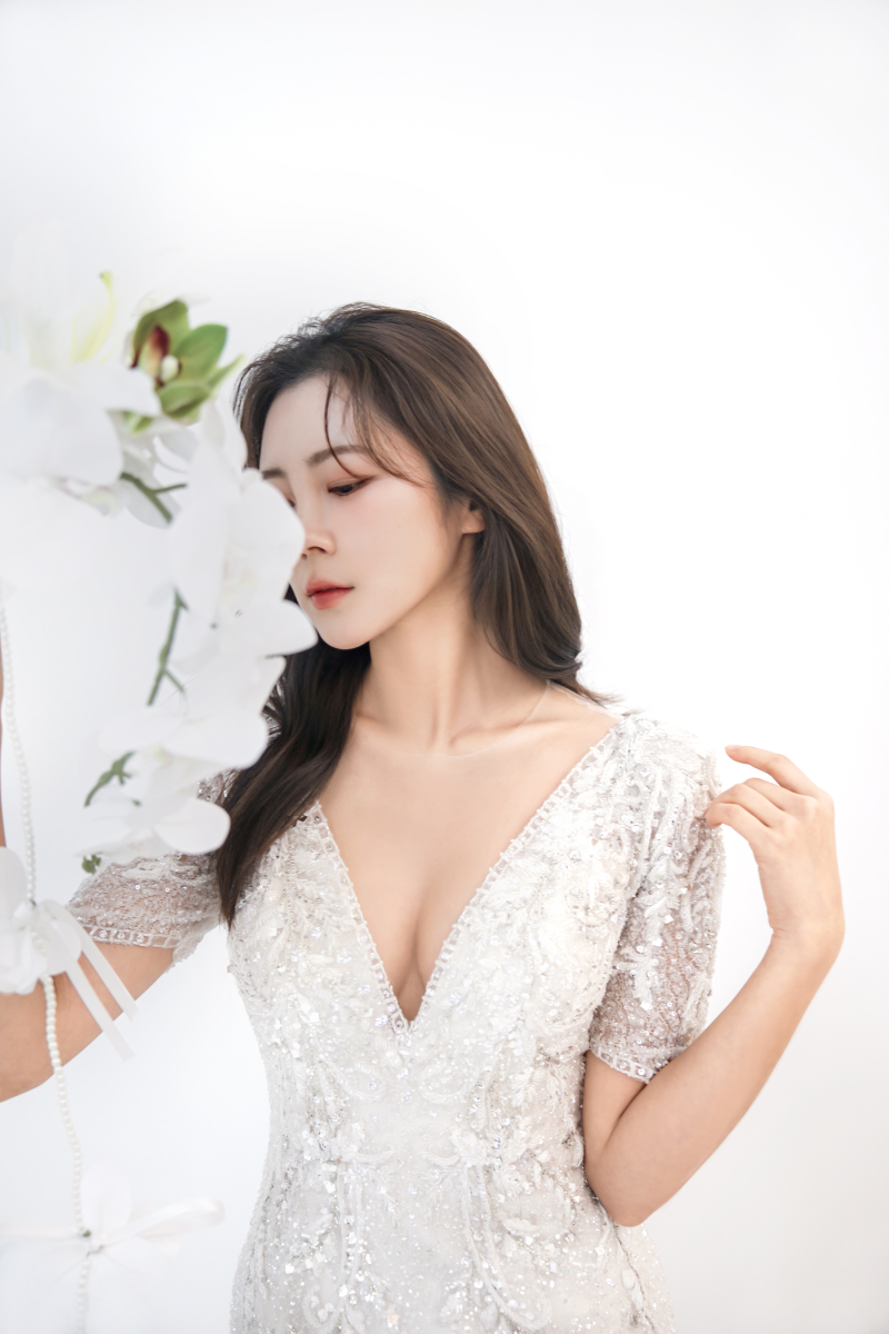 上から下までキラキラがぎっしり詰まった韓国ドレス