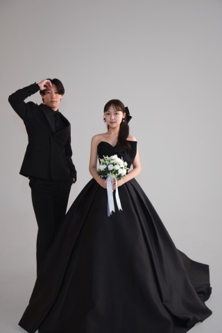 studio FTS_スンススタジオ〈高さ４mの大きな白ホリや大きな扉が特徴！〉