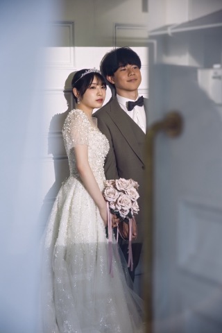 studio FTS_スンススタジオ〈高さ４mの大きな白ホリや大きな扉が特徴！〉