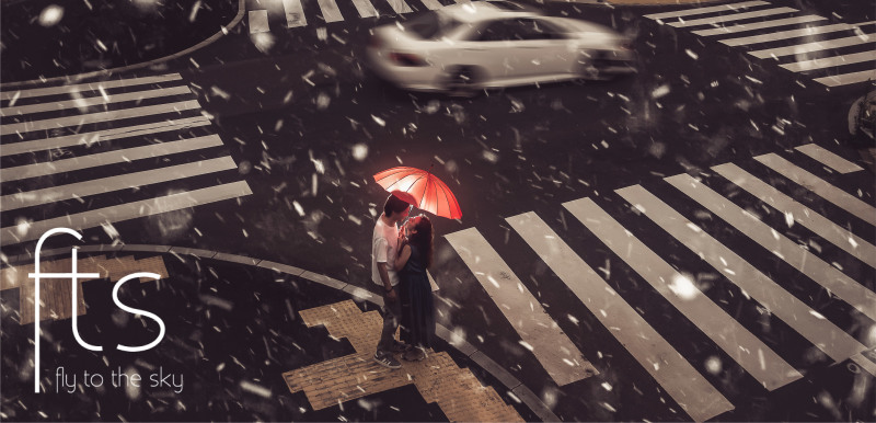 街中デート　横断歩道で