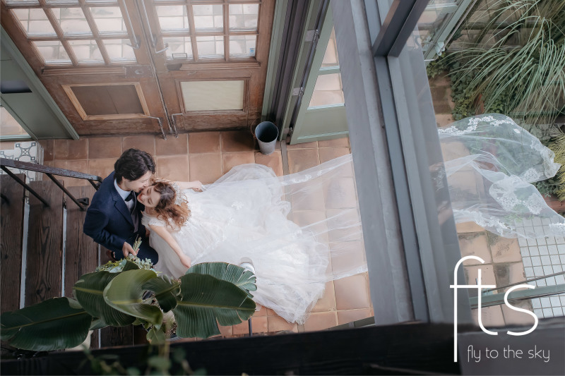 ベールをなびかせて