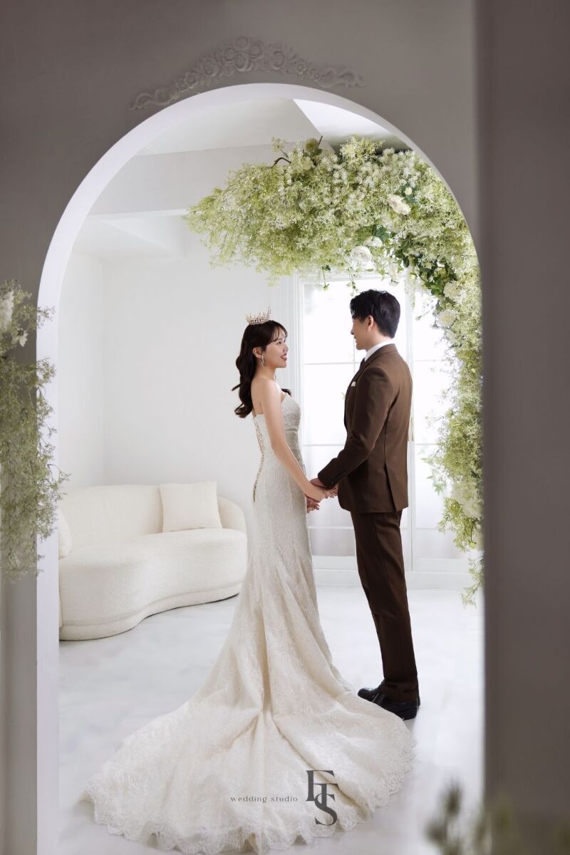 お花や植物に囲まれたファーストスタジオの白いお部屋で♪