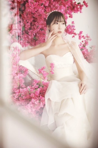 パパラッチのようなお写真です♪ふいの一枚のような雰囲気から、より自然な表情が伝わってきます^ ^