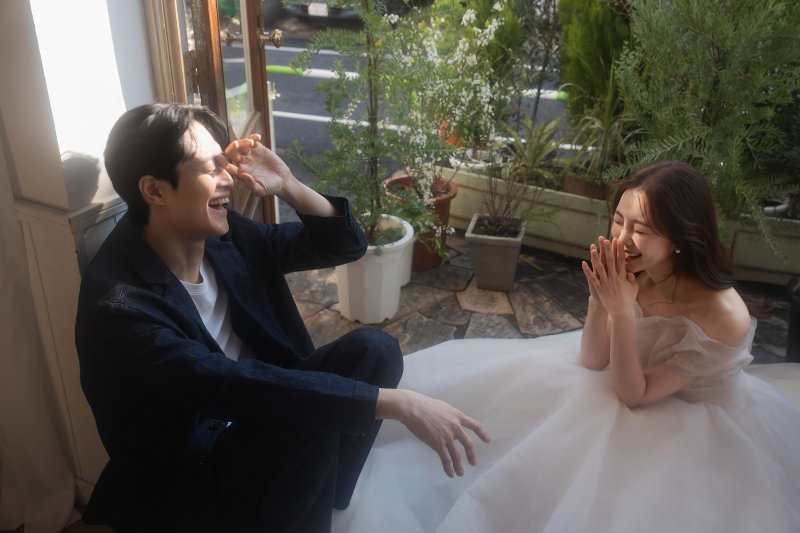 《New シエル2着アルバムプラン》洋装2着、本場韓国の挙式用で使用されるキラキラドレスを着用できるのはNewシエルのみ!