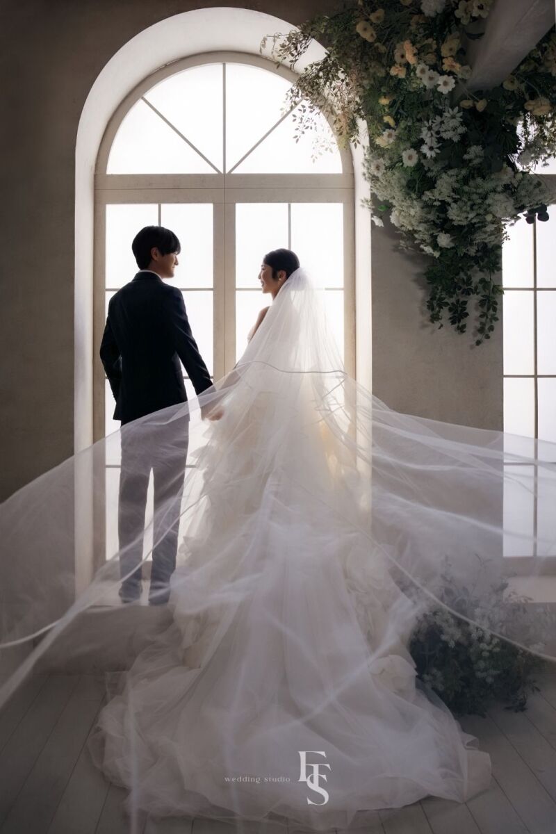 2月末までの成約でレタッチ＋５枚【ファーストアルバムプラン】洋装１着、ファーストスタジオ