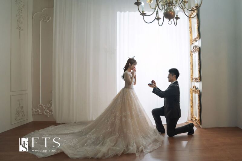 【昼東京駅+２箇所スタジオプラン】洋装３着、東京駅＋スンススタジオ＋ファーストスタジオ撮影