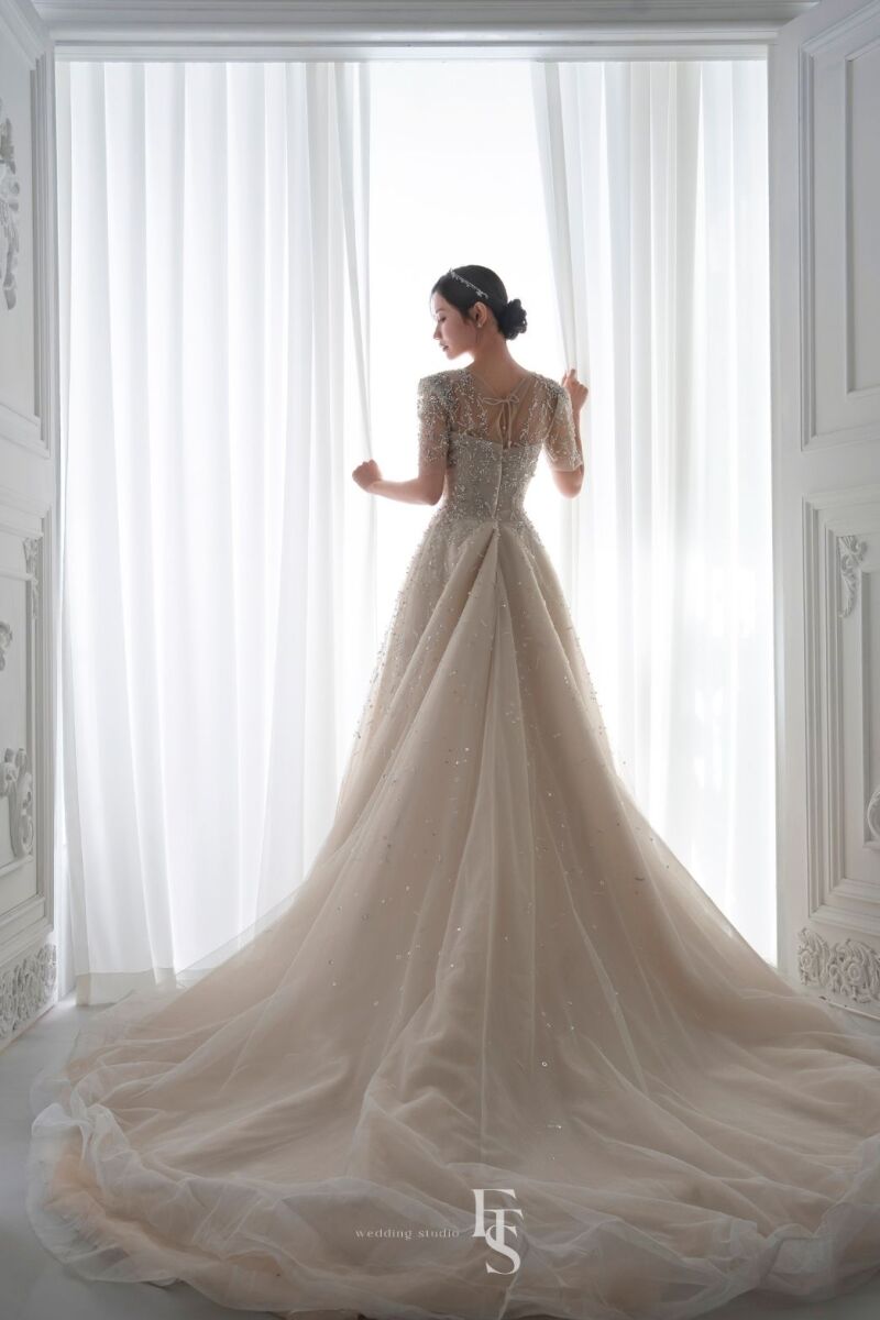 2月末までの成約でレタッチ＋５枚【スンスアルバムプラン】洋装１着、スンススタジオ