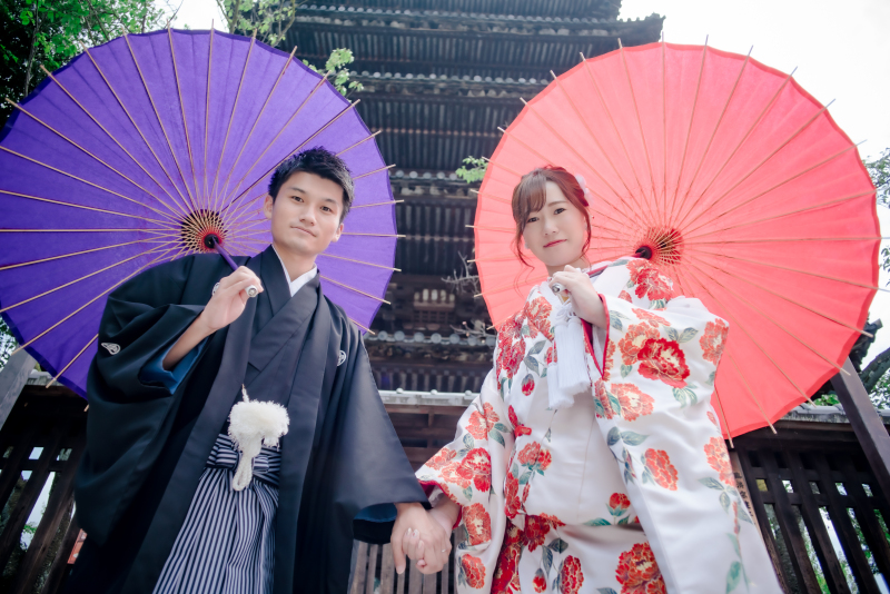 塔をバックに！