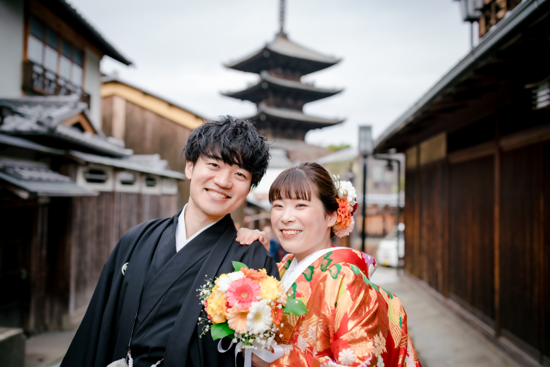 八坂の塔周辺にて色打掛1点のロケ撮影♪