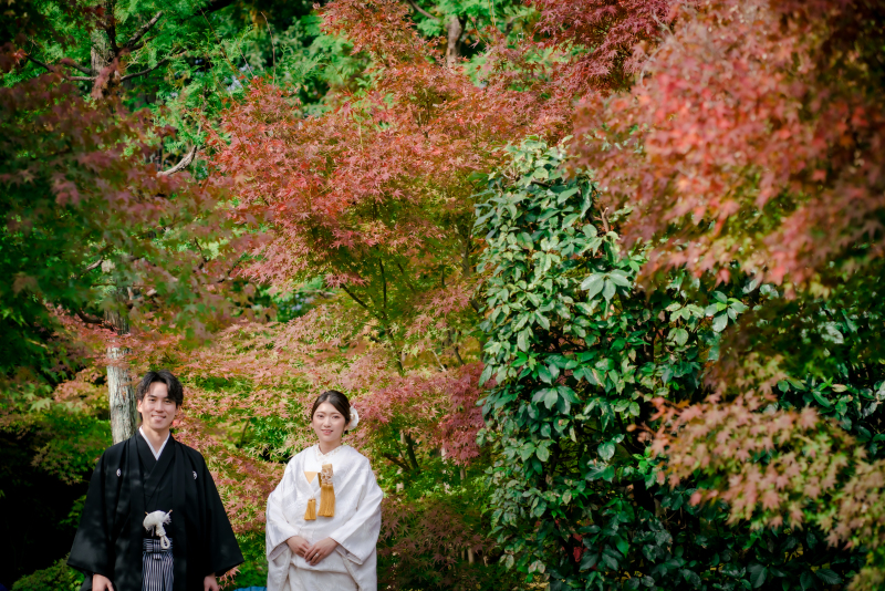 紅葉に囲まれて