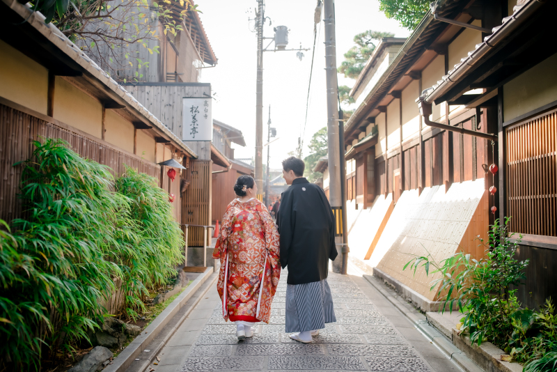 路地を歩くお二人