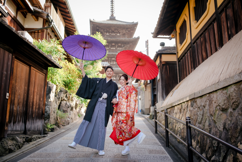 番傘を広げ楽し気ショット！