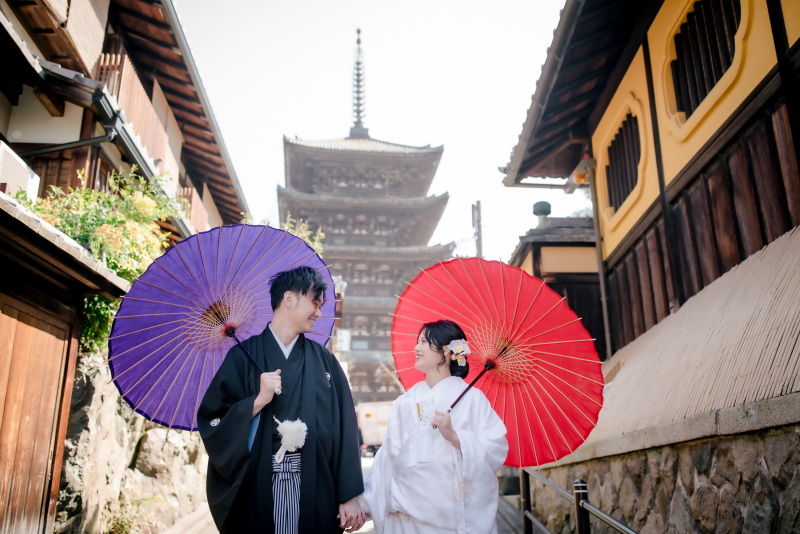 街並みと五重の塔と番傘