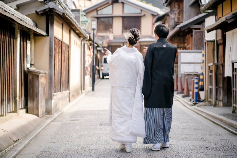 仲睦まじい後ろ姿!