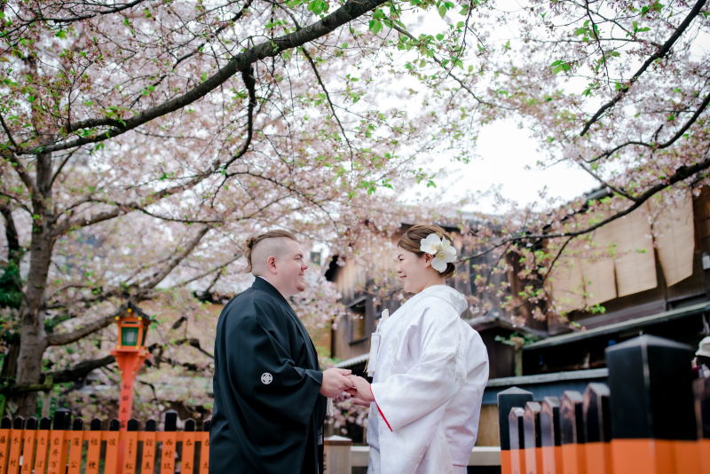 朱色の玉垣で祇園らしく！