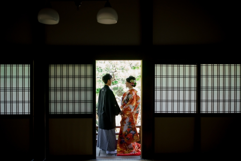 明かりかざす障子